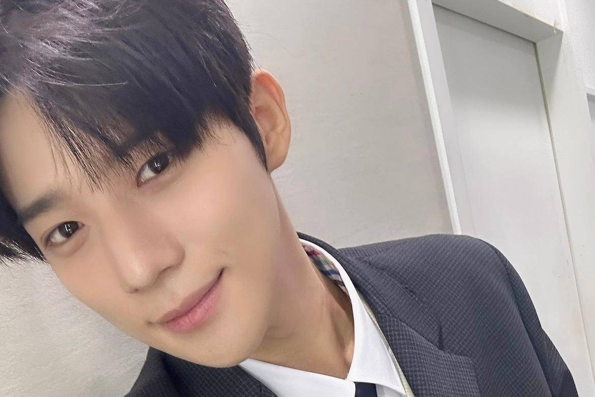 Aktor Moon Sangmin (x.com/kbsmusicbank)